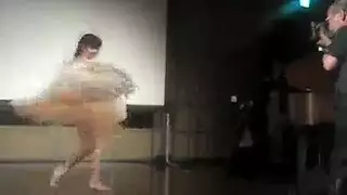 تبول في طيزها: شرجي دش ذهبي هاردكور