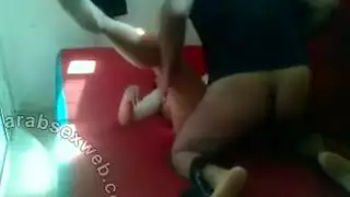 فيلم جنس عربي: الشاب المحلي الشهير وفتاة ممتلئة في نيك صريح