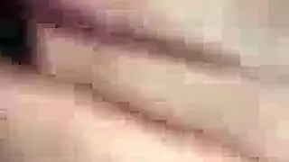 تلميذة ممتلئة تَخضع لأم مثليه مسيطرة في فيلم إباحي حار