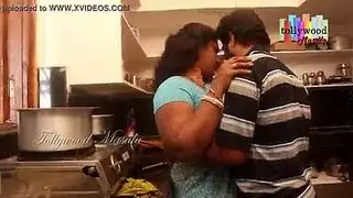 ميلف تطلب جنسًا عنيفًا من شريكها الأصغر حتى الإنهاك