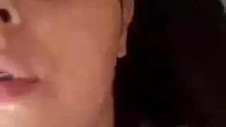 أودري تكشف عن أثدائها النضرة وفرجها المنقوع