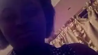 صديقة الحميمة تخلع سراويل داخلية مبللة لعمل تدليك مهبلي صريح