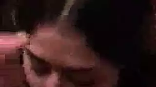 خيال تحويل إباحي: شقراء تمص القضيب بينما يشاهد الحبيب