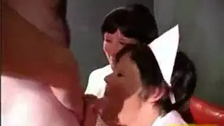 علاج تدليك إباحي يتحول إلى شرج عنيف وإيلاج مزدوج