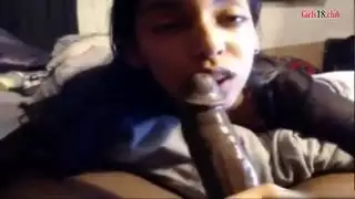 رجل عربي نحيف يستمتع بعملية فموية عميقة مع فحل أسود