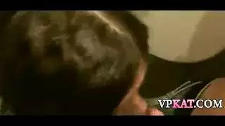 العاهرة روز تمارس الجنس مع قضيبين عشوائيين