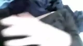 يدخل زبه في طيزها وهي واقفة