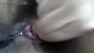 عاهرة عربية محجبة تبلغ ذروتها بقوة في عرض ويب كاميرا مباشر صريح