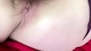 فتاة تركية ناضجة تستخدم جهازًا هزازًا للوصول لنشوة صارخة