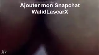 فتاة محجبة تُمارس الجنس بقوة في كابينة تسميرها الخاصة