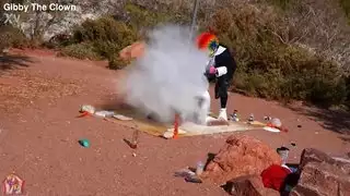 الديك الرومي المنسي لدى الجدة يحصل على حشوة قاسية من حفيدتها الشهوانية