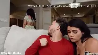 رغبة لا تُطفأ: هارلي هيز يضاجع سارة عربي بعمق