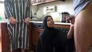 خيال الديوث: زوجتي تتعرض للضرب بقضيب عملاق