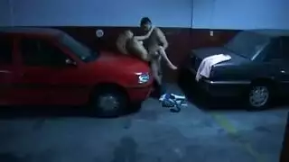 أخوان جامحان يمارسان سكسًا صريحًا في شريط جنسي منعزل