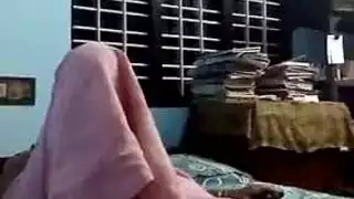 ميلف مثيرة تتعمق في حلق شاب ثم تأخذ ضربات شرجية