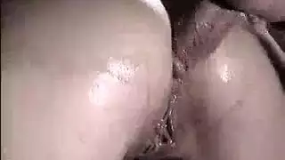 لعب شرجي مكثف لجينا غيغابايت مع دمية جنس