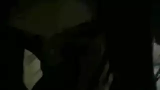 فتاة آسيوية جذابة تعرف كيف تتعامل مع قضيب كبير بفمها