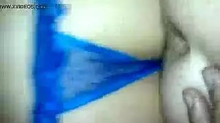 علاقة مثلية خفية: جلسة لحس فرج الجارة كادت أن تُكتشف