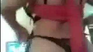 خيانة مكشوفة: لبنانية تمص قضيبًا بصوت مثير، زوج مخدوع على المكالمة