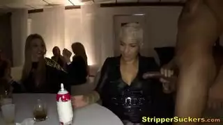 سكس تبادل الزوجات فحل اسود يتبادل مع صديقه وزوجاتهم يمتعوهم نيك