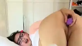 ممارسة جنسية ثلاثية بسبب الحشيش: فتيات مخدرات يمارسن الجنس بقوة