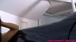 عملية جنس جماعي سرية في السيارة مع زوجة شهوانية