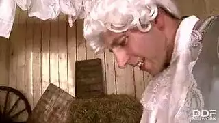 دبل دوجي: حبيبات كبيرات المؤخرة تأخذن ضرباً قاسياً من الخلف