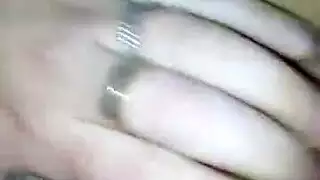 تحفيز بظري مكثف وعمل أصابع في فرج مبلل