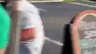 نياك في حمام المطعم